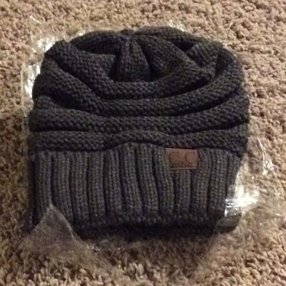 CC Skye Accessories - Brand new Gray Winter CC Slouchy Hat 🧢.